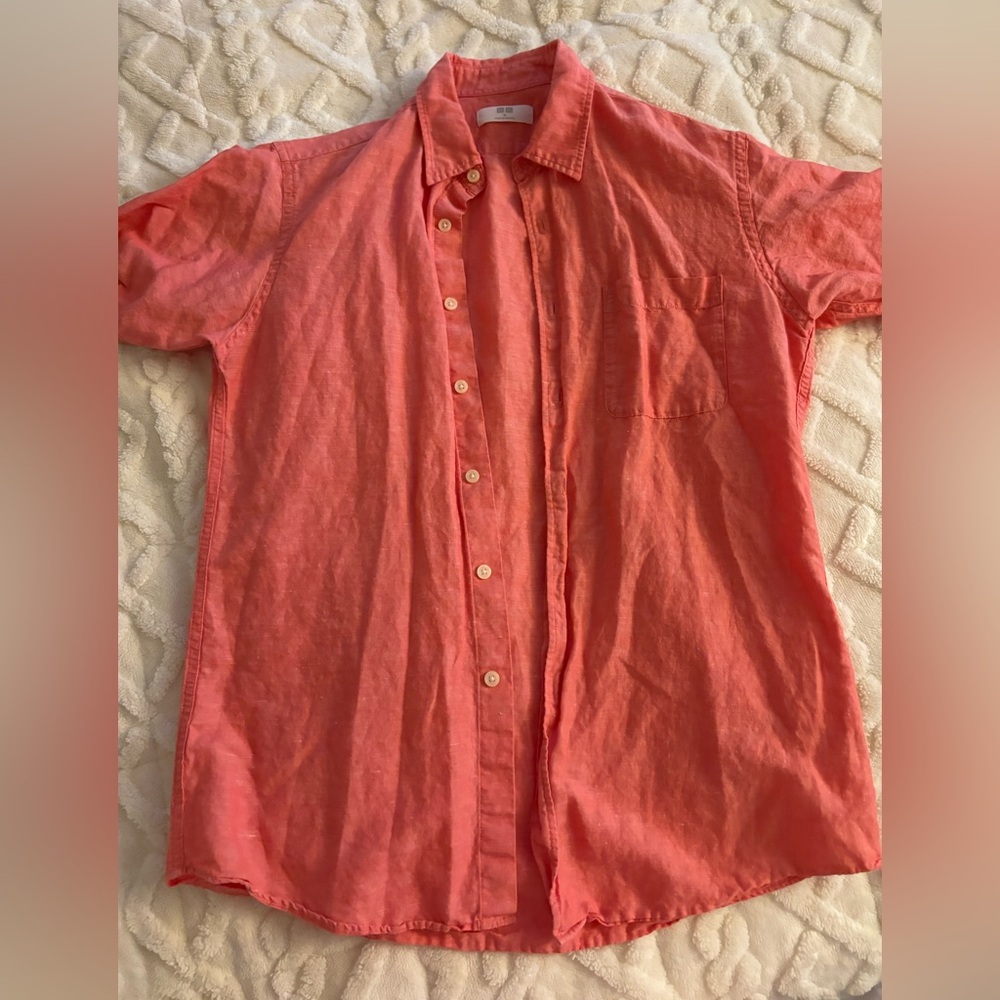 UNIQLO MENS RED BUTTON UP